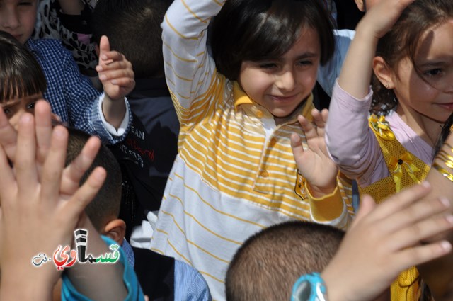 كفرقاسم – فيديو: بساتين الامل, السلام , والمحبة تحتفل بعيد الام على انغام عمو انس وجوقته ..
